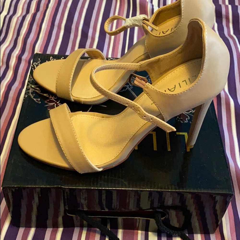 Stilettos! - Picture 3 of 4